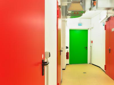 KÖ-Tunnel Düsseldorf: Brandschutztüren und Feuerschutztüren im Technikbereich